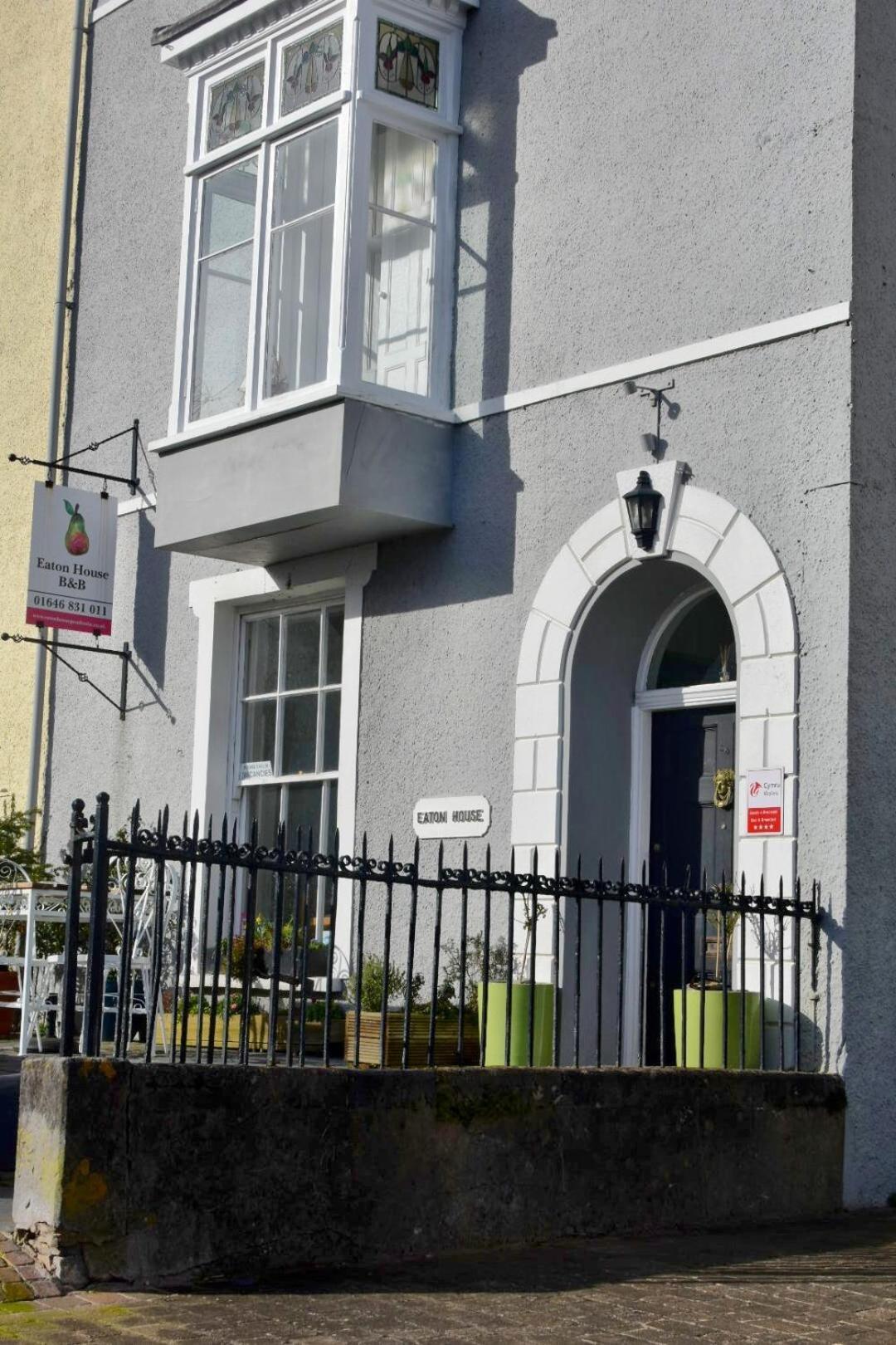 Eaton House Guest house 4*