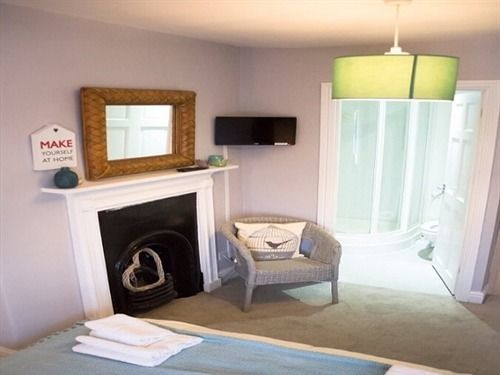 Eaton House Guest house Pembroke